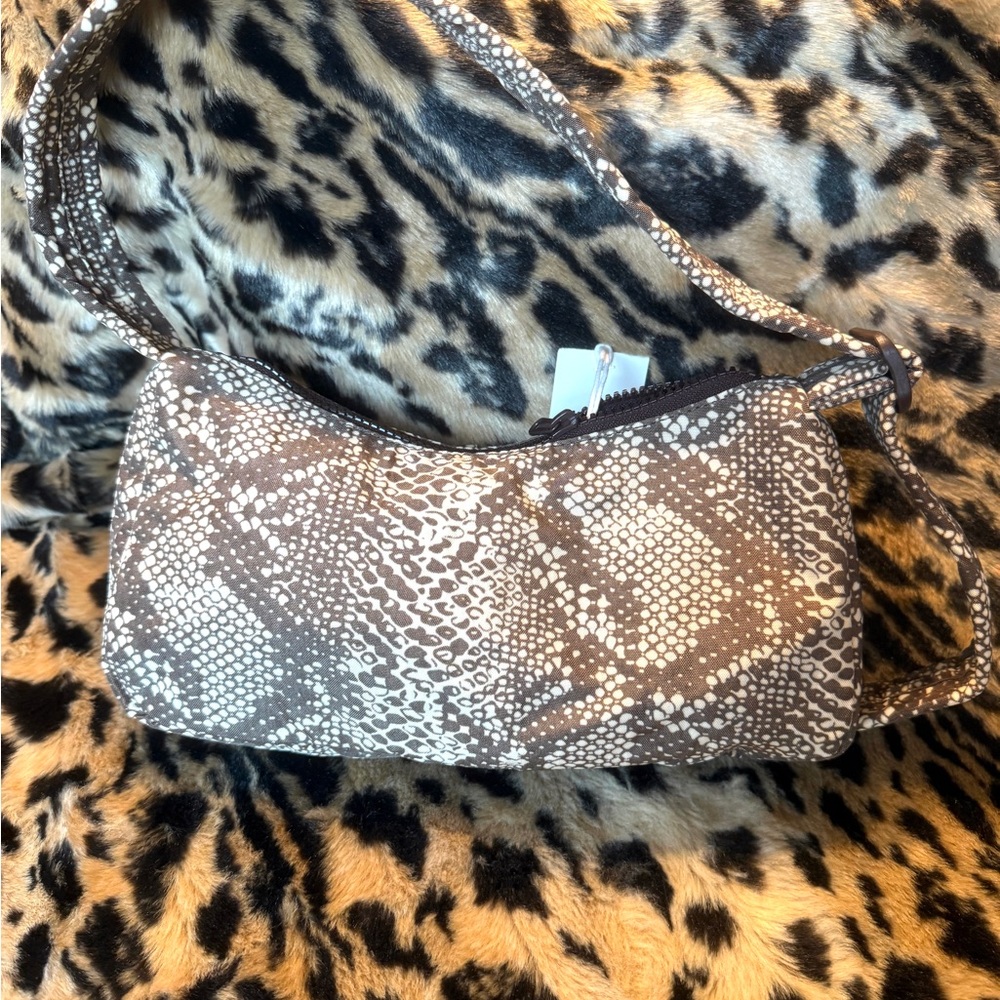BAGGU Python Shoulder Bag - Picture 3 of 4